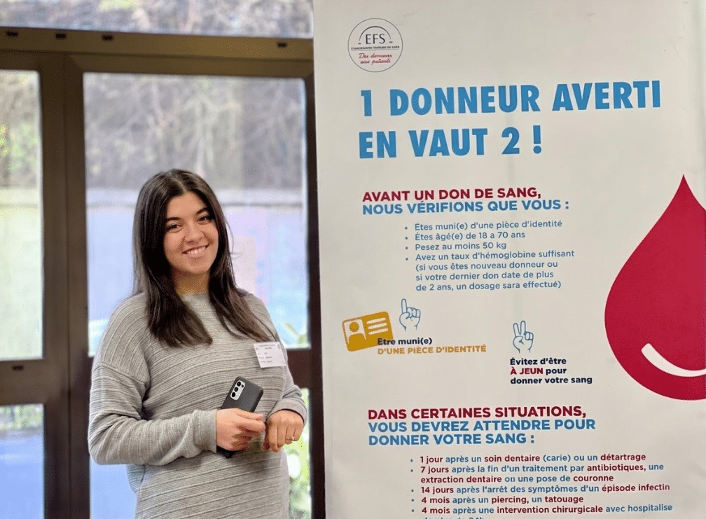 Étudiante participant à la collecte de sang organisée avec l’EFS sur le campus Ionis-STM