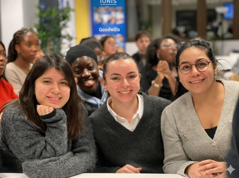 Étudiants participant à une soirée jeux de société sur le campus Ionis-STM